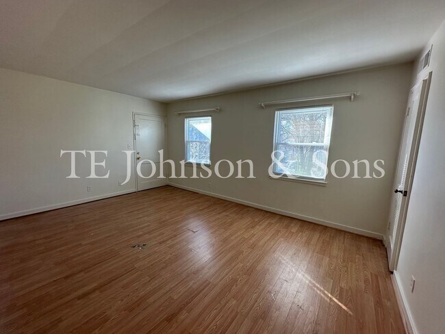 Building Photo - Charming 2 Bedroom Condo in Winston-Salem – Prime Location, Modern Comforts, and Convenience!