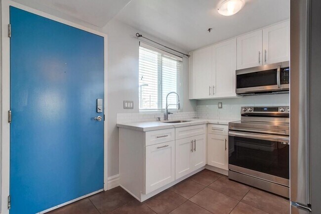 Foto del edificio - 2828 University Ave