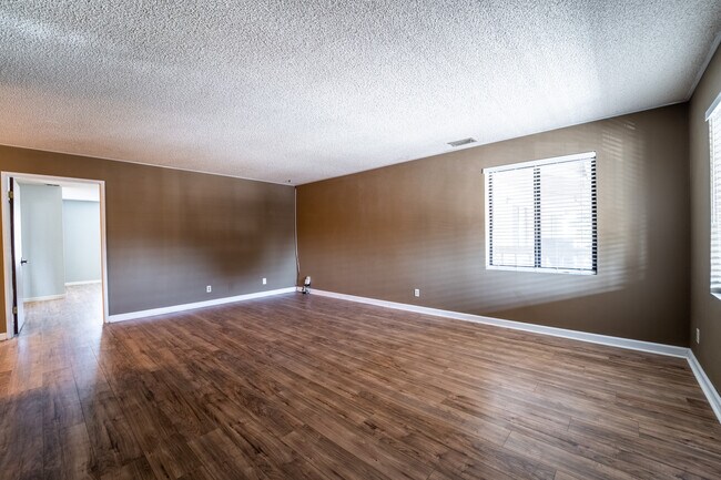 Foto del edificio - 37124 Maple St