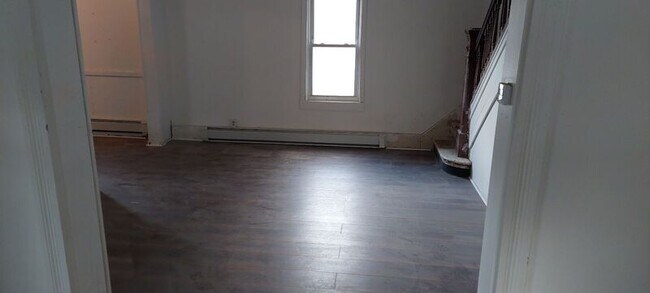 Building Photo - 31 W Chestnut St