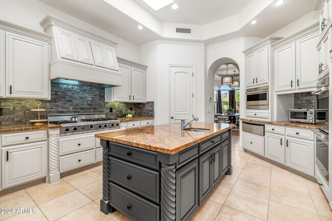Building Photo - 6487 E Malcomb Dr