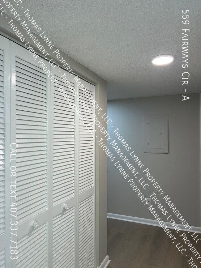 Building Photo - 559 Fairways Cir