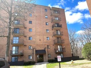 Building Photo - 6040 Lake Bluff Dr