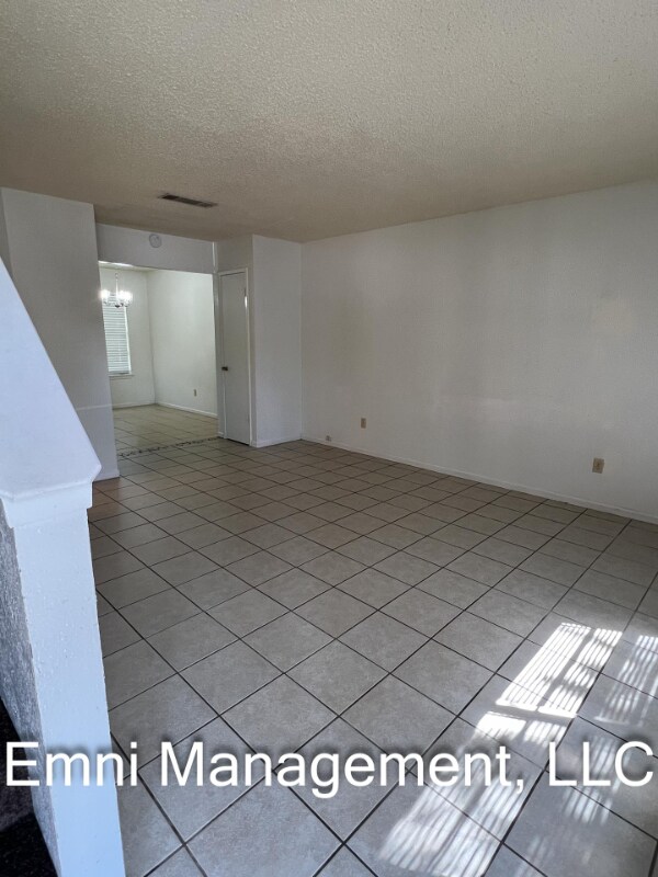 Foto del edificio - 204 Oak Trail Dr