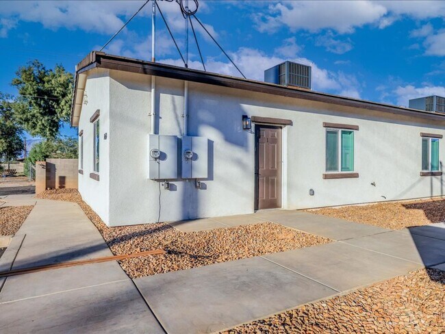 Foto del edificio - 1603 S Van Buren Ave