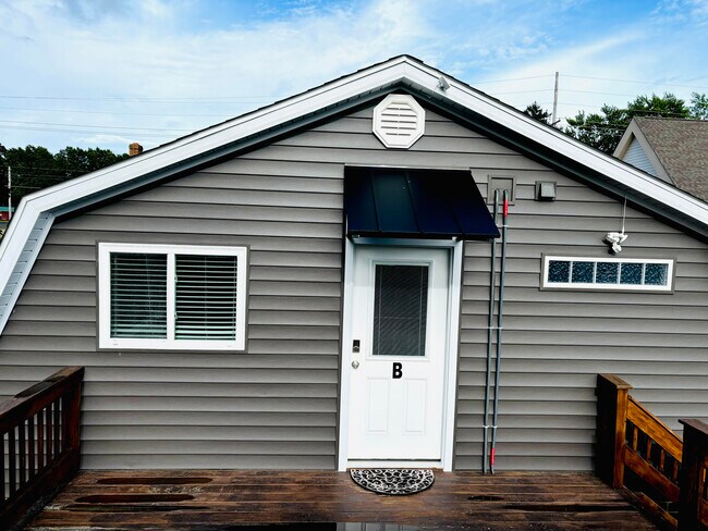 Entrada frontal - 9841 Cleveland Ave NW