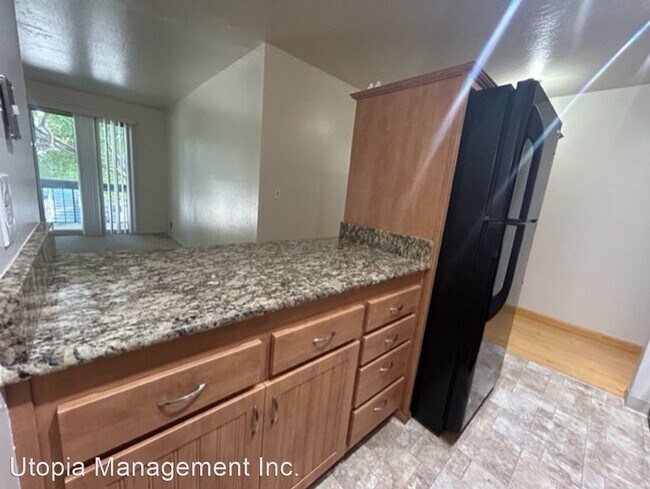 Building Photo - 1 br, 1 bath House - 555 Jean St #528