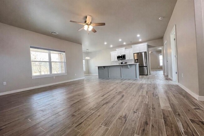 Foto del edificio - 2184 Hilltop Ln