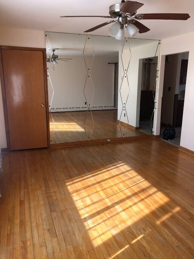Foto del edificio - 331 Armstrong Ave
