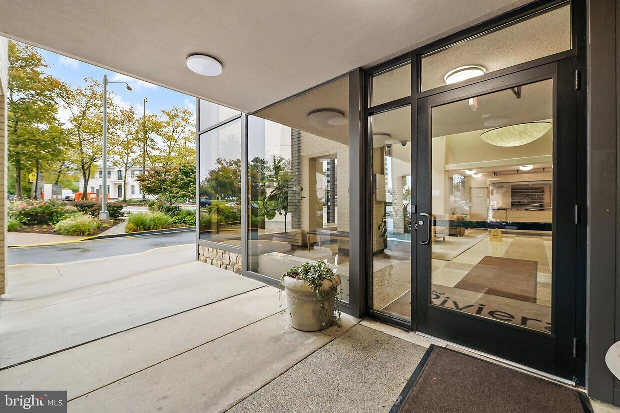 4242 EastWest Hwy Unit 914, MARTINS ADD, MD 20815 Apartment for Rent