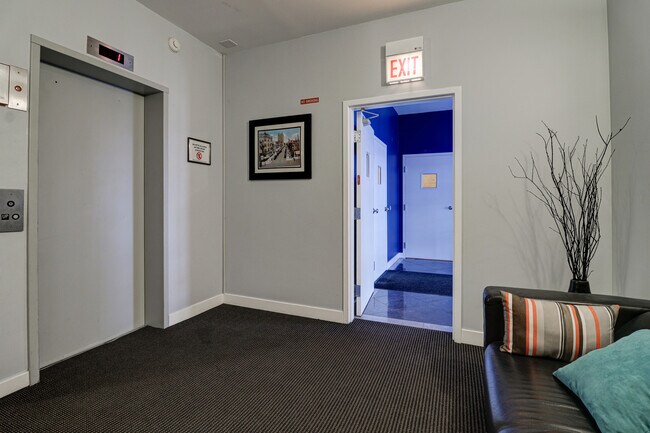Foto del edificio - 811 W Eastwood Ave