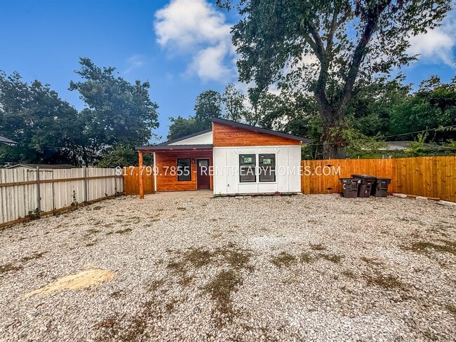 Photo - 1337 W Bewick St Apartment