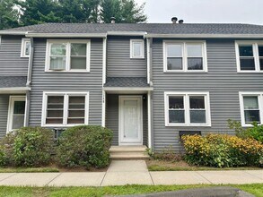 Building Photo - 148 Fairway Dr