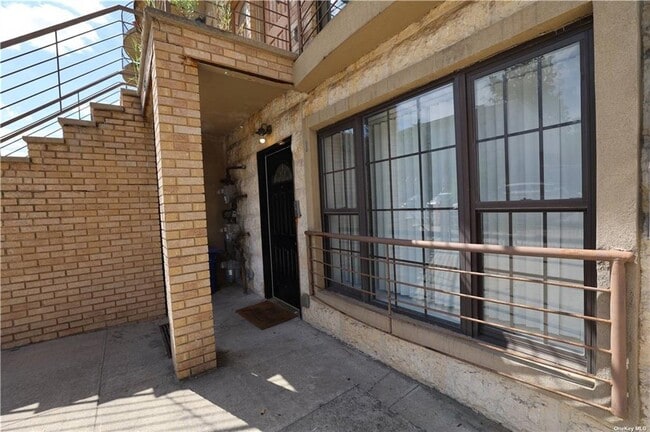 Building Photo - 1613 Bergen St