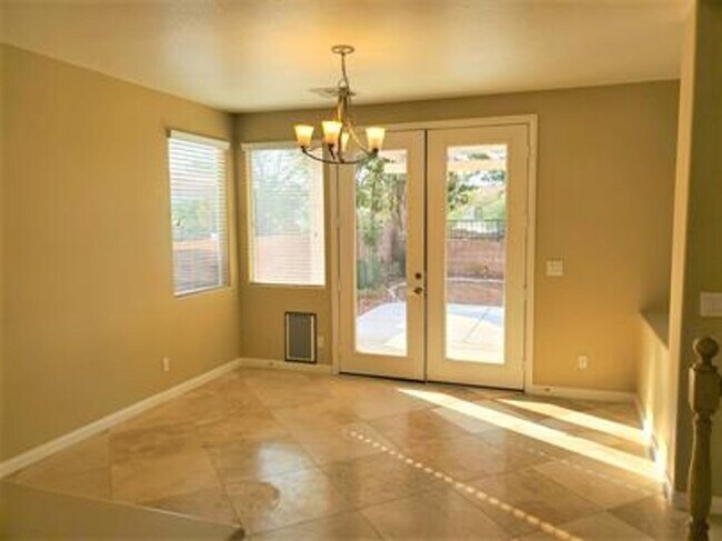 Foto del edificio - 5 Bedroom Henderson Home