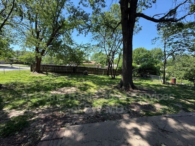 Foto del edificio - 3715 S Walnut Hill Dr