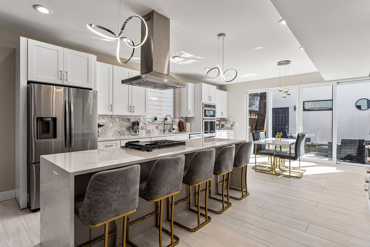 Primary Photo - 5 Bed, 5 Bath home in South Park Hill