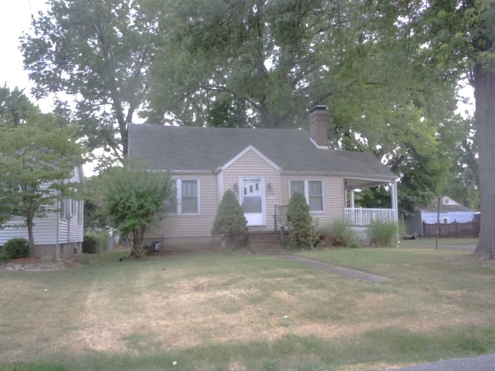 620 Kinloch Ave, Collinsville, IL 62234 House Rental in Collinsville