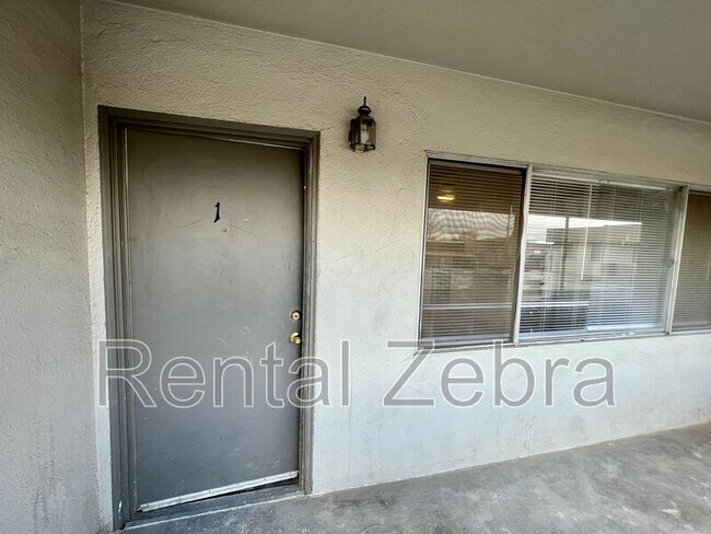 Building Photo - 10 E 18th St