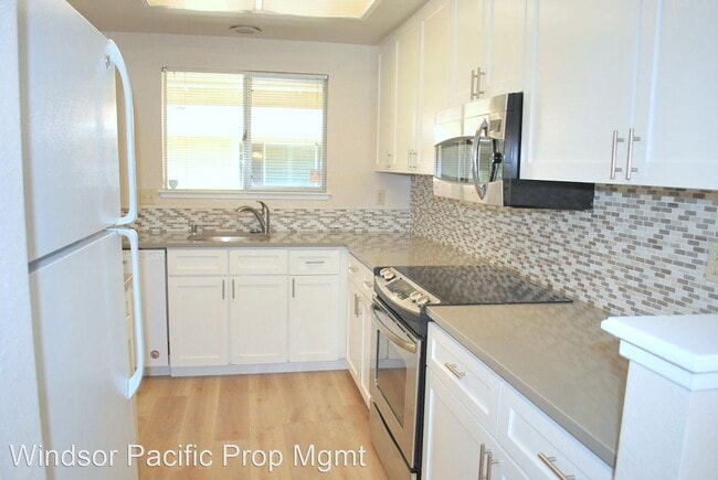Building Photo - 2 br, 2.5 bath House - 2665 Oak Road #B