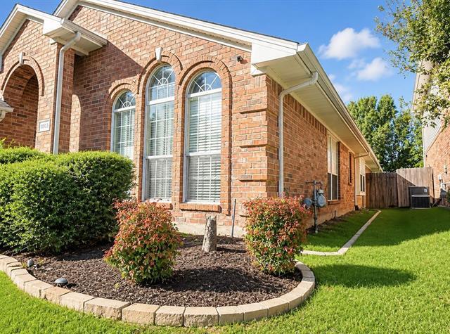 Building Photo - 8833 Sunset Trace Dr
