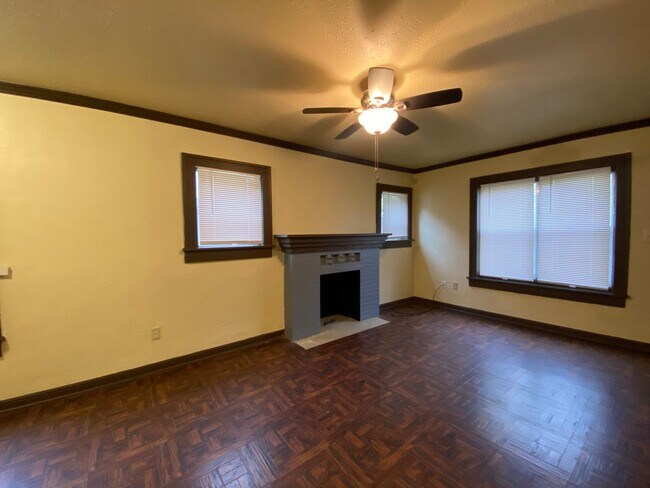 Building Photo - 2 bedroom!!
