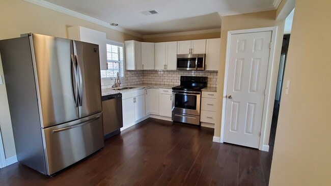 Kitchen - 149 Davis Ln