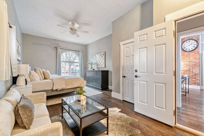 Foto del edificio - Updated Historic 5BR Near Downtown Denver & Light Rail! June Move-in Special!
