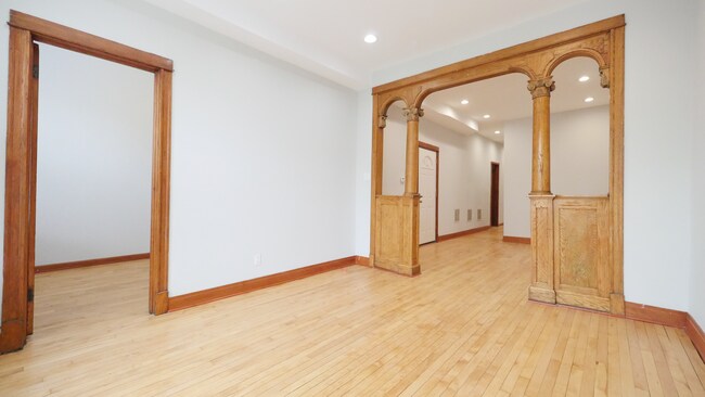 Foto del edificio - 1422 N Maplewood Ave