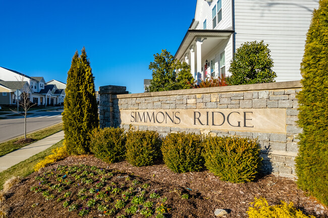 Entrance Sign - Simmons Ridge