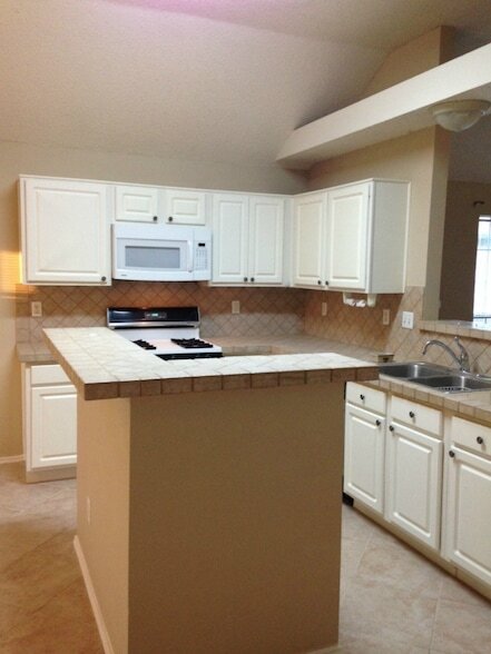 Foto del edificio - 2201 Silverthorn Ln