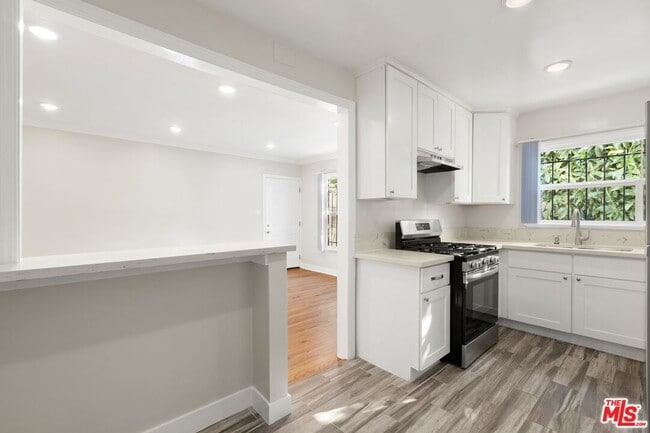 Foto del edificio - 827 N Alta Vista Blvd