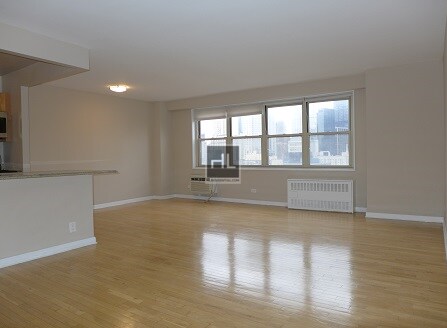 Primary Photo - 310 Greenwich St