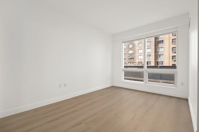 Building Photo - 350 W 42nd St