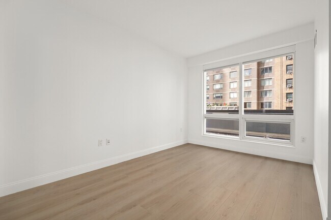 Foto del edificio - 350 W 42nd St