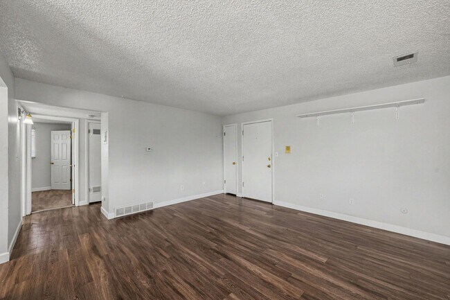 Building Photo - 6257 Estes St