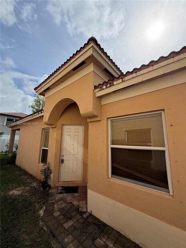 Foto del edificio - 3951 NE 11th Dr