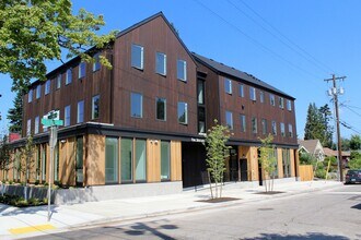 Building Photo - 1611 N Rosa Parks Way