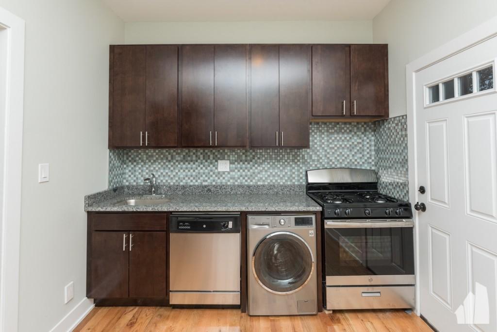 Foto principal - 2 bedroom in Chicago IL 60657