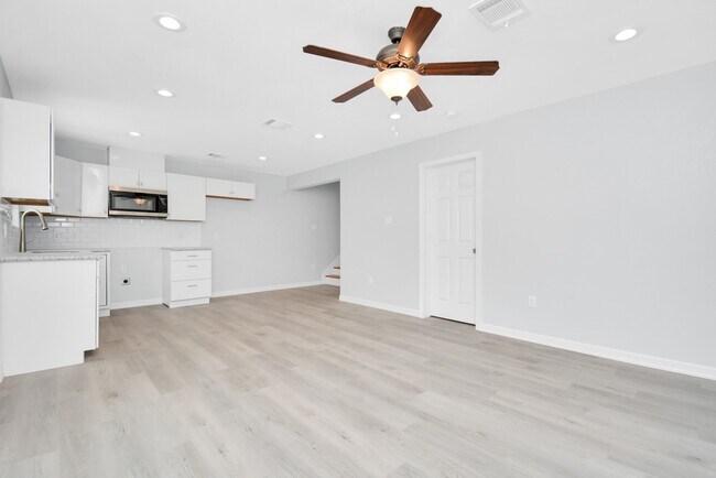 Foto del edificio - 8595 Parkway Dr