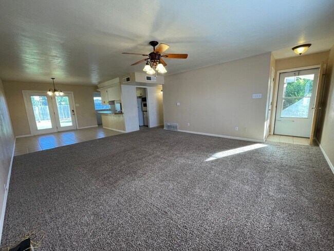 Foto del edificio - Cozy 3 Bed Home! Sandia School District!