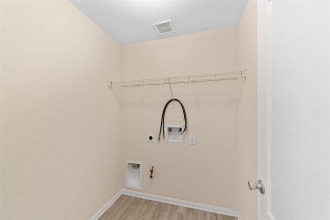 Foto del edificio - 311 Remington Creek Dr