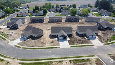 Building Photo - Villas at Fox Pointe