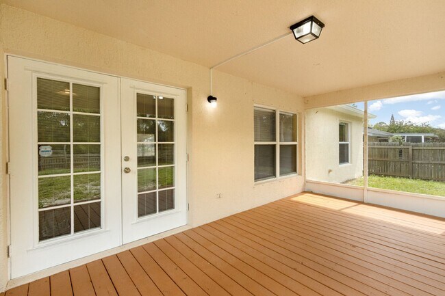 Foto del edificio - 163 Abello Rd SE