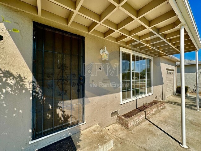 Building Photo - 41 W McKenzie Ave