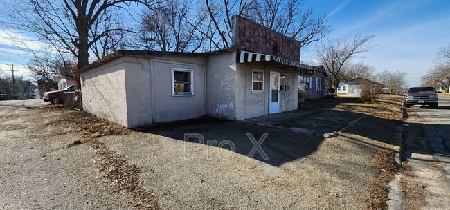 Building Photo - 2008-2010 E Second Street