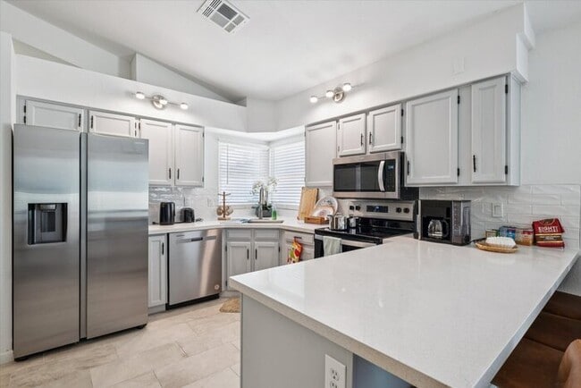Foto del edificio - Spacious 4BR, 2BA Home with Modern Comfort