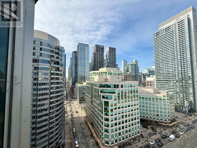 Photo du bâtiment - 361-2361 Front St W