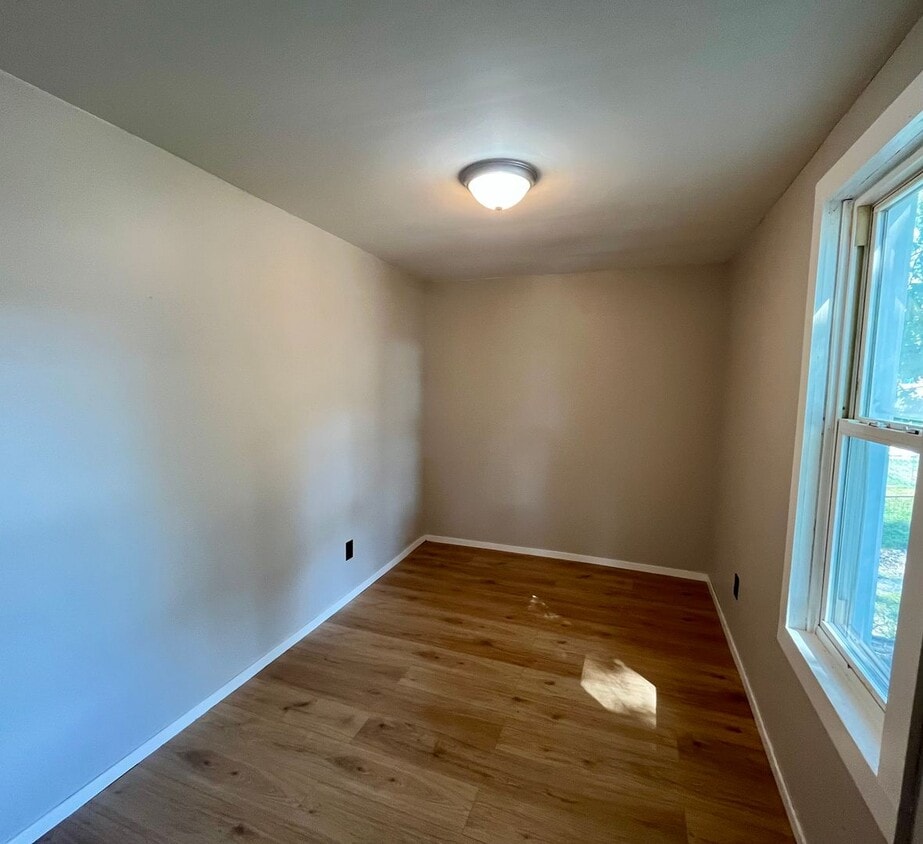 Building Photo - 1106 Rixon St