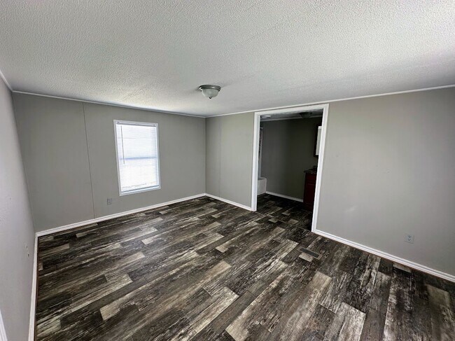Building Photo - large 2-bedroom, 2-bathroom!